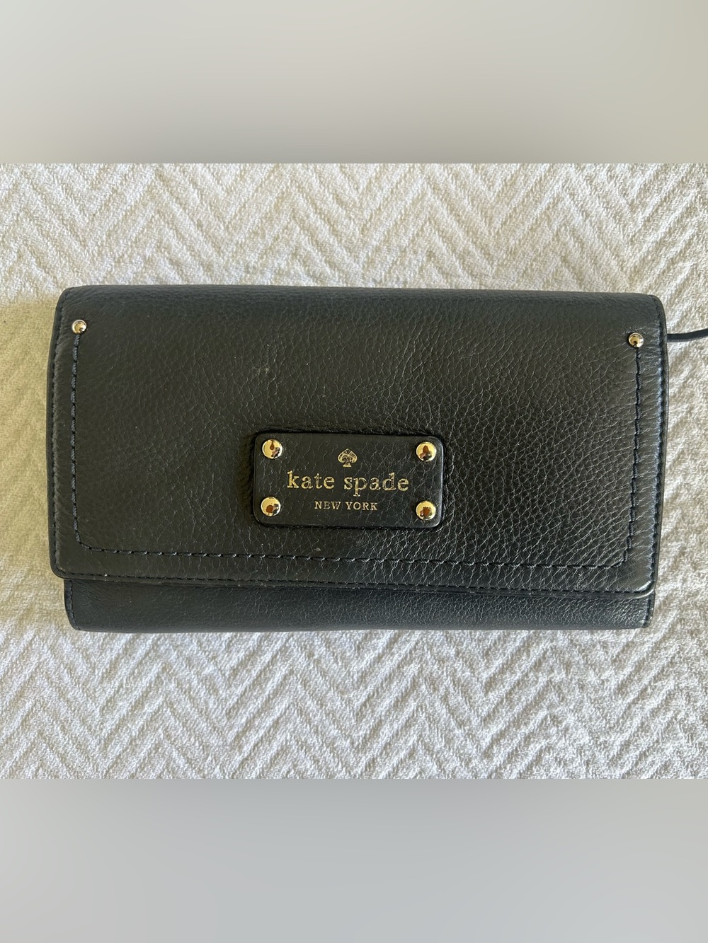 kate spade grey leather continental wallet with gold logo plate